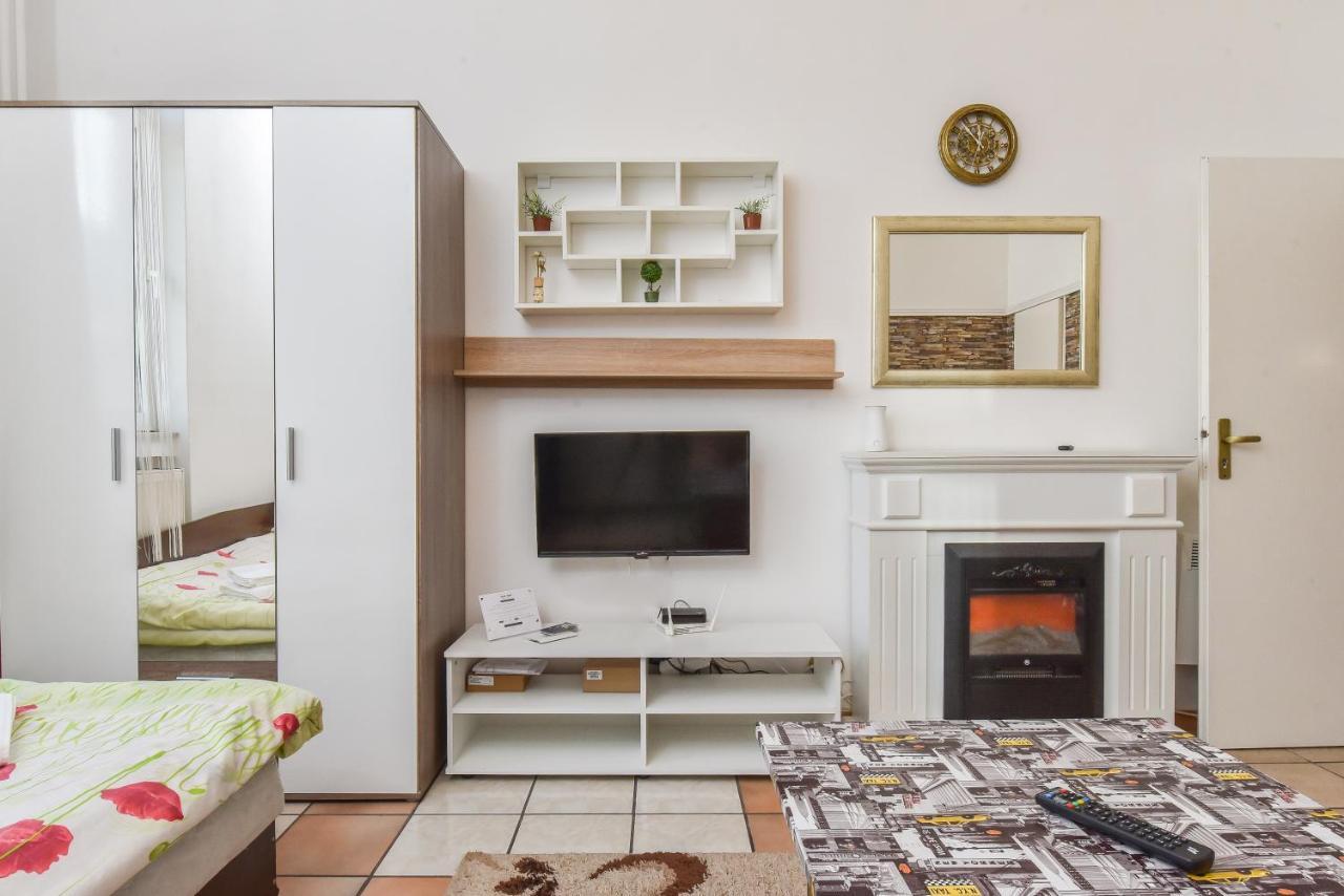 Historical Lion'S Bridge 1-Bedroom Apartment By Flat Mаnager Sofia Exterior photo